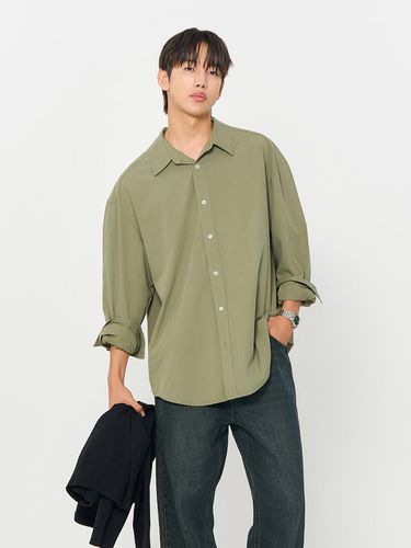 MAN New Classic Poplin Shirt [green] / SBD3U03002 - GENERAL IDEA - Modalova