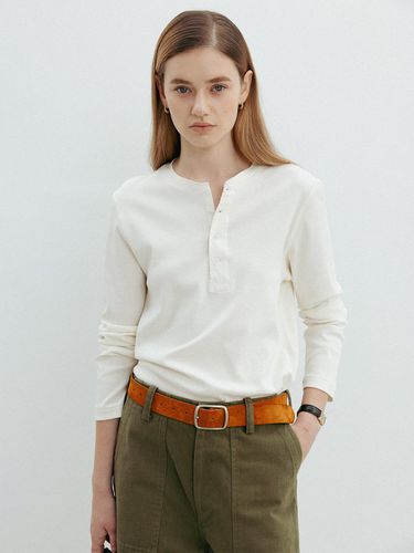 Sui Button T shirt (Cream) - hehr - Modalova