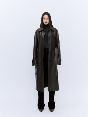 LEATHER LONG COAT BROWN - YUJI - Modalova