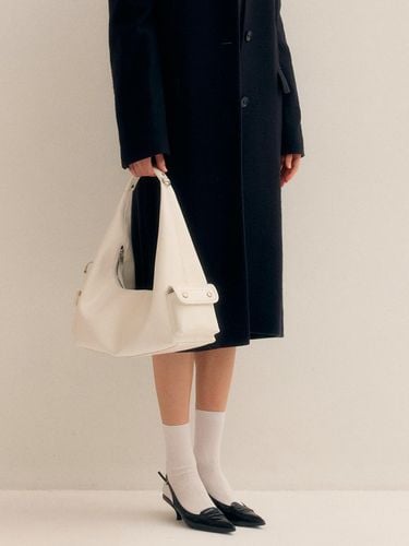 Pocket Hobo Bag Medium (White) - KOIMOOI - Modalova