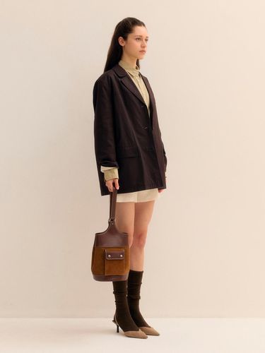 Poket Bucket Bag (Camel Suede) - KOIMOOI - Modalova