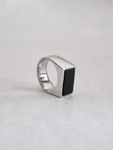 Silver Onyx Ring - MOI studio - Modalova