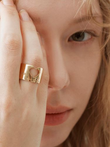 Gold Clip Ring - MOI studio - Modalova