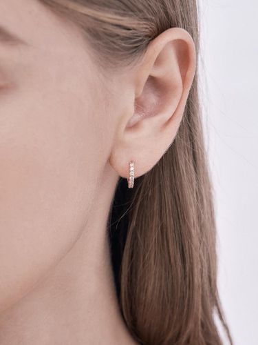 K Simple Cubic Round One-Touch Earring - CRANNE - Modalova