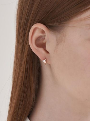 K Simple One-Touch Cubic Earring C24EGP209 - CRANNE - Modalova