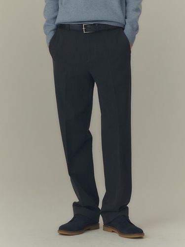 Do Good_[Warm] Semi-Wide Banded Waist Slacks MAPT7 - MIND BRIDGE MEN - Modalova