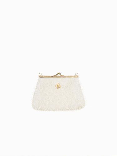 Feather Chain Strap Pouch Bag (White) - GRACE U - Modalova