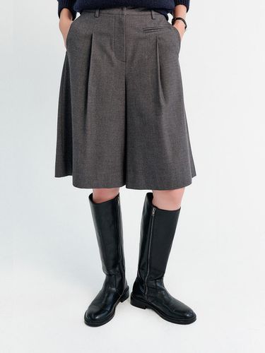 Koi Wool Bermuda Half Pants_Charcoal / COII WOOL B - LOOKAST - Modalova