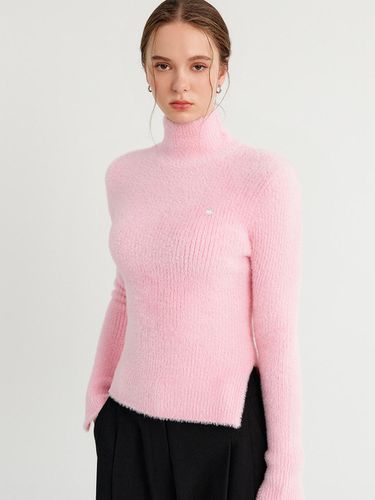 Lizzy Slit Turtleneck Knitwear Top_Pink / LIZY SLI - LOOKAST - Modalova