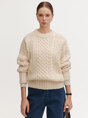 Jade wool cable sweater_beige / JADE WOOL CABLE SW - LOOKAST - Modalova