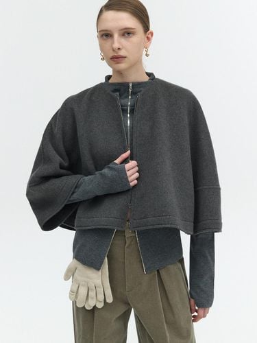 CROP ROUND ZIP UP CAPE JACKET_CHARCOAL GRAY - L’H.A.S - Modalova