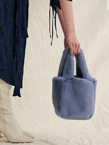 Coya Eco Fur Bag [Sky Blue] - molliolli - Modalova