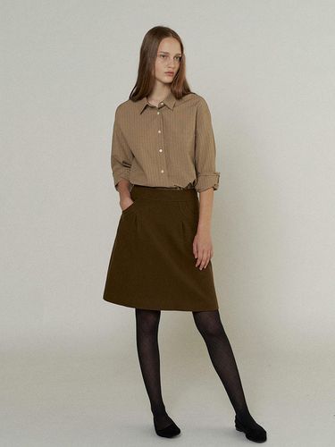 Half - Moon Pocket Skirt in - LO61 - Modalova