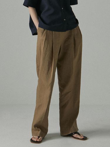 Linen pleated slacks_BROWN - a.riff - Modalova