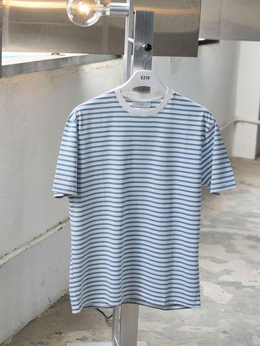 Round Neck Horizontal Stripe T-shirt [Sky Blue] - EZIO - Modalova