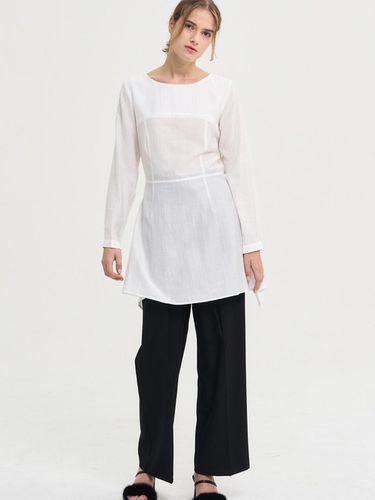 Walking NY Back Wings Blouse_White - SORRY TOO MUCH LOVE - Modalova