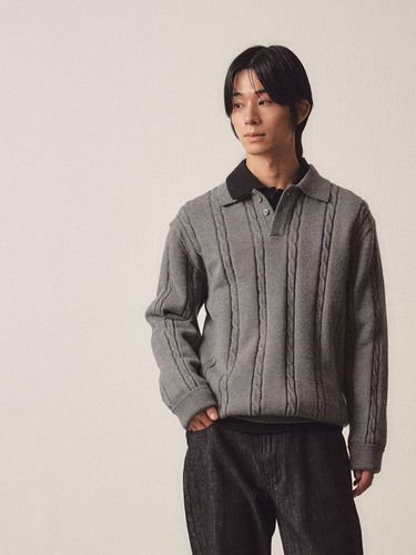 Cable 3 Button Collar Casual Knit_Charcoal - EZIO - Modalova