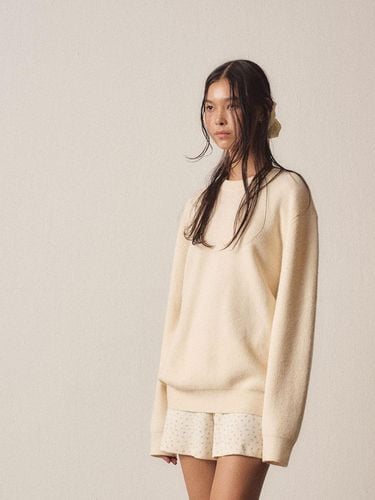 Soft Round Neck Loose Fit Knit [Beige] - EZIO - Modalova