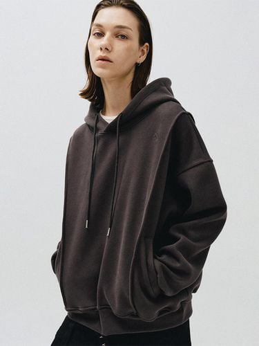 LOGO CROPPED HOODIE, CHARCOAL - MMAK - Modalova