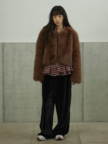 Fluffy Fur Cropped Jacket [Brown] - HOKUSPOKUS - Modalova