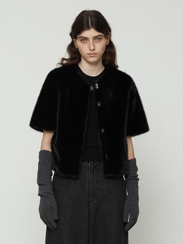 FAUX FUR Short-sleeved jacket [black] - Current - Modalova