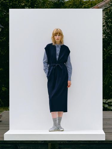 STRING LAYERED DRESS_NAVY - LUV.M - Modalova