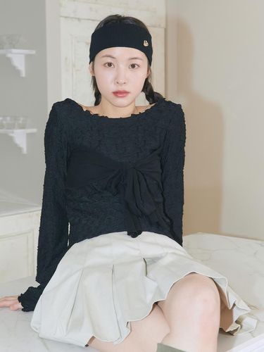 Pleated Jersey Off Shoulder Ribbon T-shirt [Black] - margarin fingers - Modalova