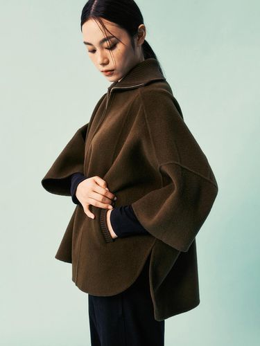 Women] Knit Collar Cape_EFCAW24501CMX - EPIGRAM - Modalova