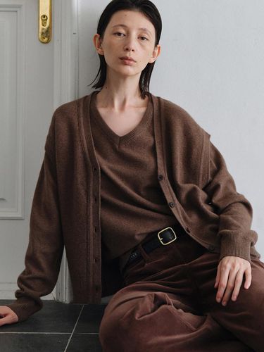 V Neck Vest Cardigan_Brown - RRACE - Modalova