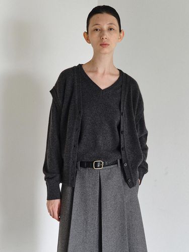 V Neck Vest Cardigan_Charcoal - RRACE - Modalova