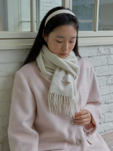 WOOL FRINGE MUFFLER (BEIGE) - margarin fingers - Modalova