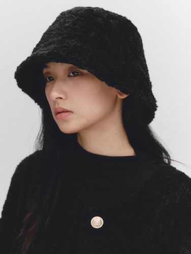 Fur Soft Mustang Bucket Hat (MAEDHT04MBK) - marieclaire - Modalova