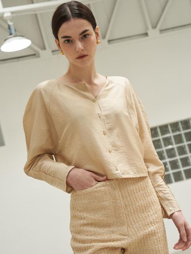 Melody Blouse (Beige) - lecelona - Modalova