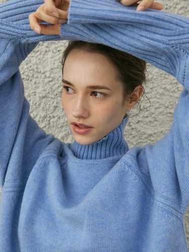 DIJON KNIT TURTLE NECK PULLOVER_BLUE - diaalto - Modalova