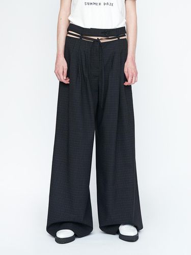 Waist Cut - Out Detail Check Trousers - J KOO - Modalova