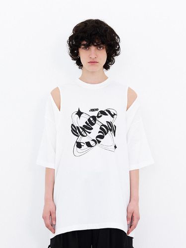 Shoulder Cut Out Detail Graphic T Shirt_WT - J KOO - Modalova