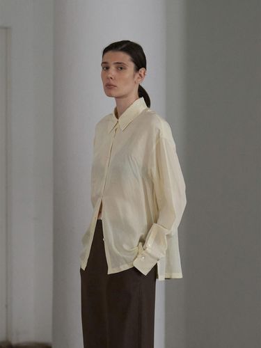 POSH BLOUSE (LEMON BUTTER) - H8 - Modalova