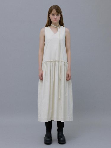 Winter Double Belt Loops Dress () - OEF - Modalova