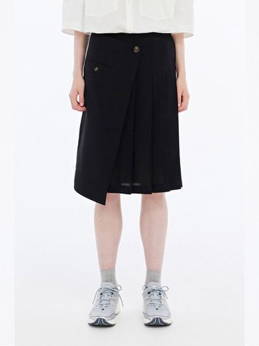 Pleated Wrap Midi Skirt_Black - J KOO - Modalova