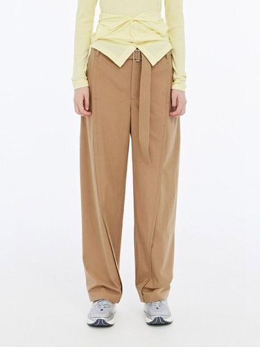 Curved front trouser_brown - J KOO - Modalova