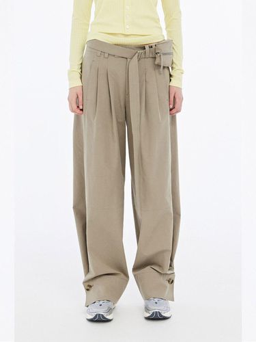 Cuffs Detail Hem Trouser_Khaki - J KOO - Modalova