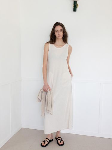 GABI DRESS (SAND) - H8 - Modalova