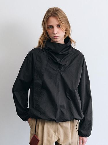 Linda Scarf Anorak Blouse (Black) - LENUEE - Modalova