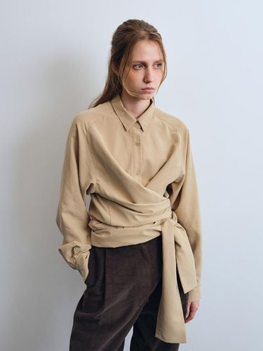 Celine Twist Shirt (Beige) - LENUEE - Modalova