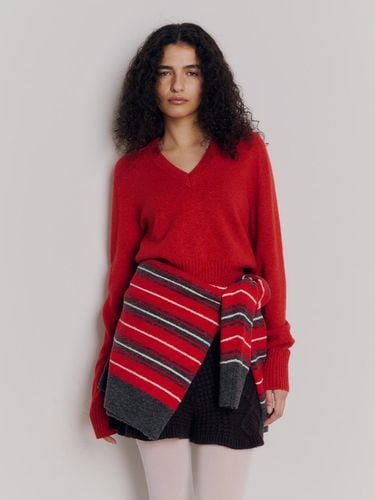 Tweedy Cropped V-neck Sweater (Red) - Maggie - Modalova