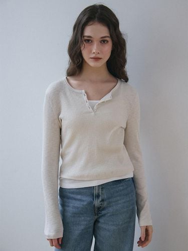 BUTTON POINT RIBBED LONG SLEEVED T-SHIRT_BEIGE - VEM.VER - Modalova