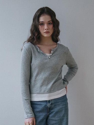 BUTTON POINT RIBBED LONG SLEEVED T SHIRT_GREY - VEM.VER - Modalova