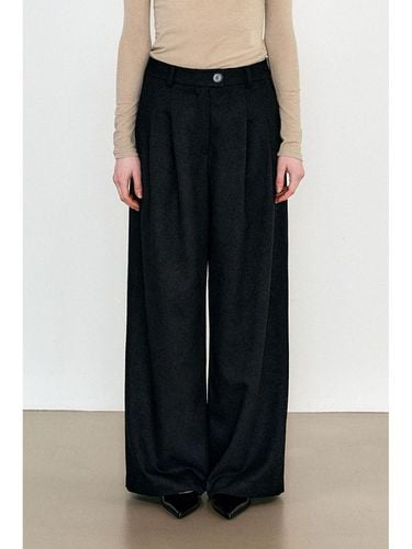 Black Double Pleated Trouser - J KOO - Modalova