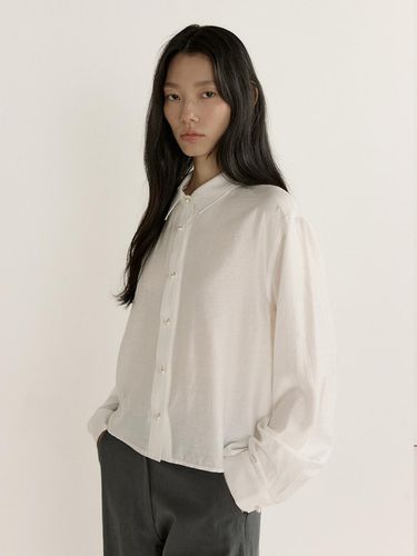 PEARL BUTTON SILKET SHIRT (2COLOR) - Lemme - Modalova