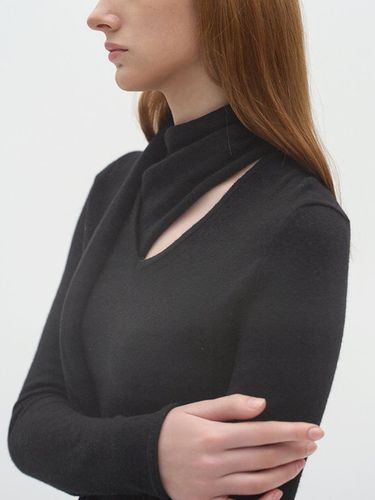 Sophie Muffler Knit Top Black - JRIUM - Modalova